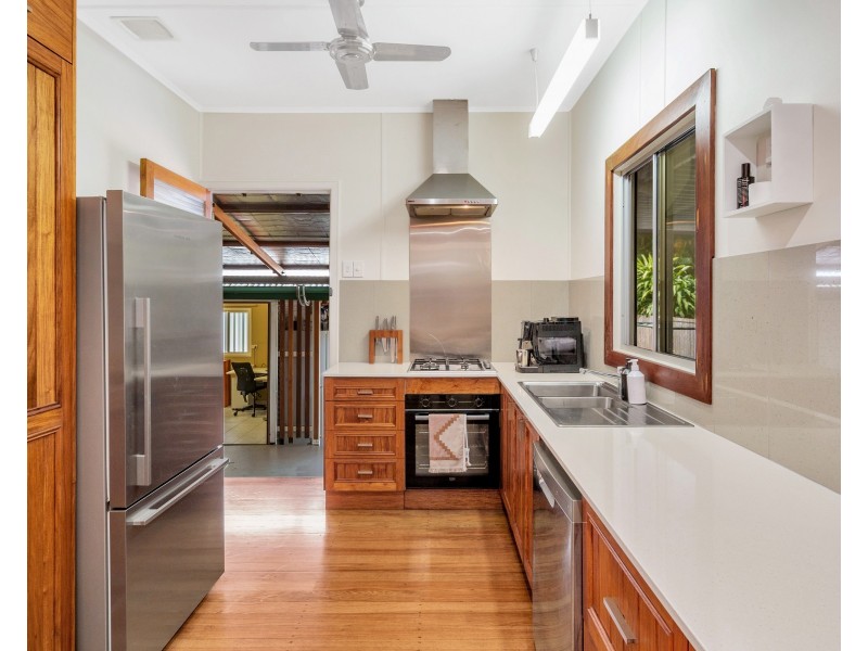 16 Warner Street, Manunda QLD 4870