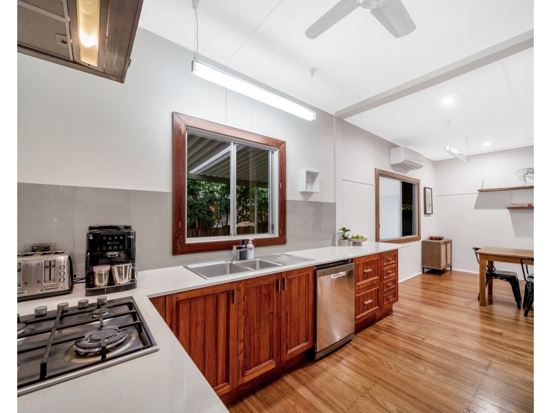 16 Warner Street, Manunda QLD 4870