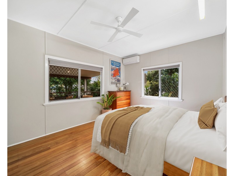16 Warner Street, Manunda QLD 4870