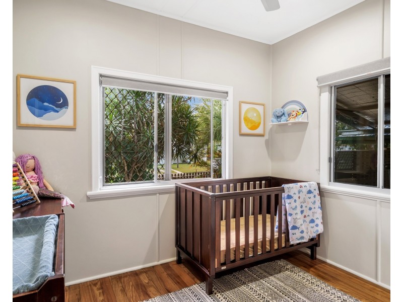 16 Warner Street, Manunda QLD 4870