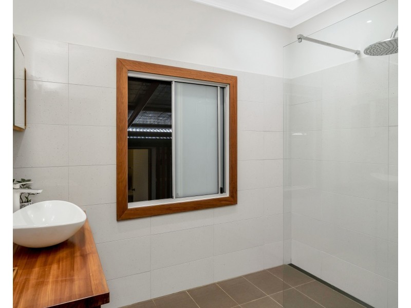 16 Warner Street, Manunda QLD 4870
