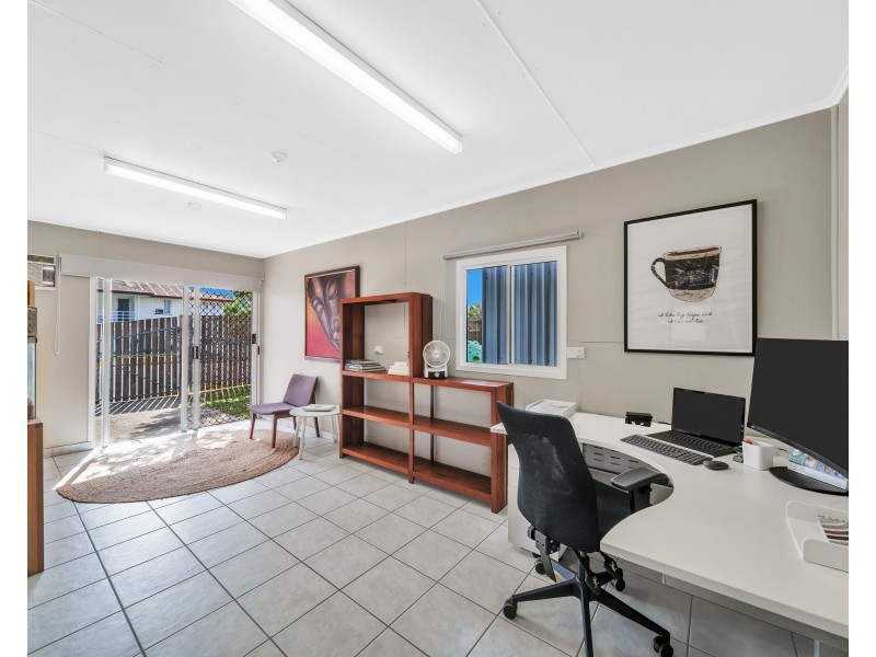 16 Warner Street, Manunda QLD 4870