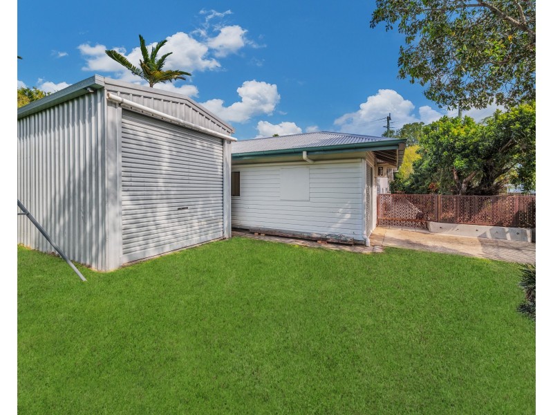 16 Warner Street, Manunda QLD 4870