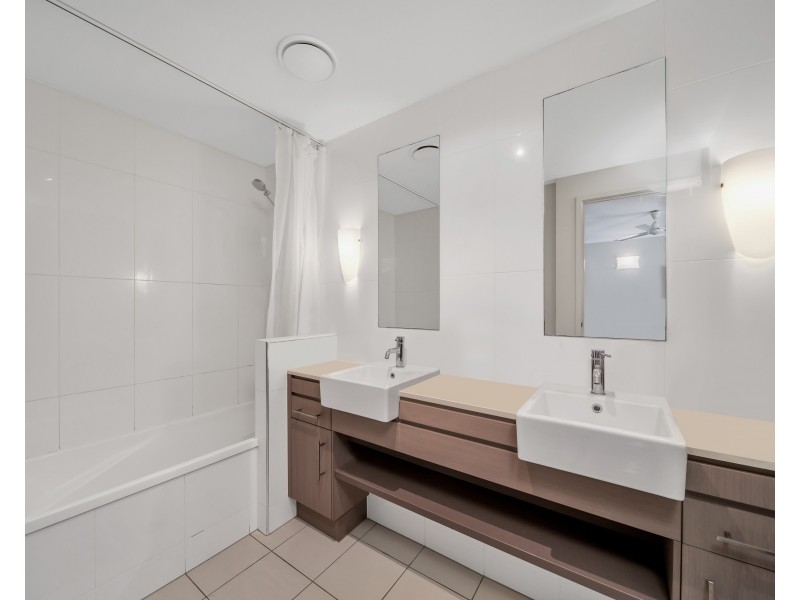 1129/12-21  Gregory Street, Westcourt QLD 4870