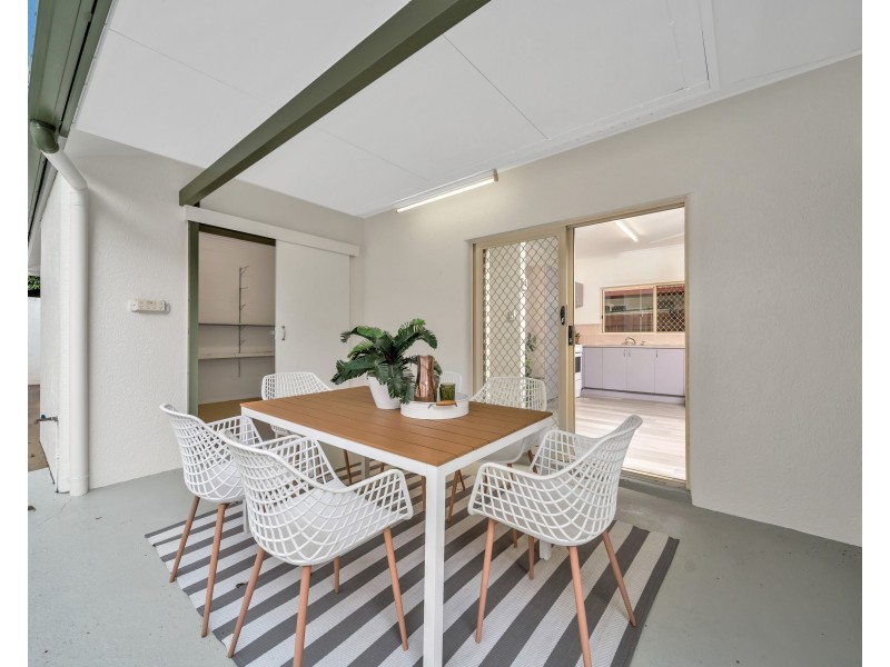 6 Silky Oak Court, Mooroobool QLD 4870