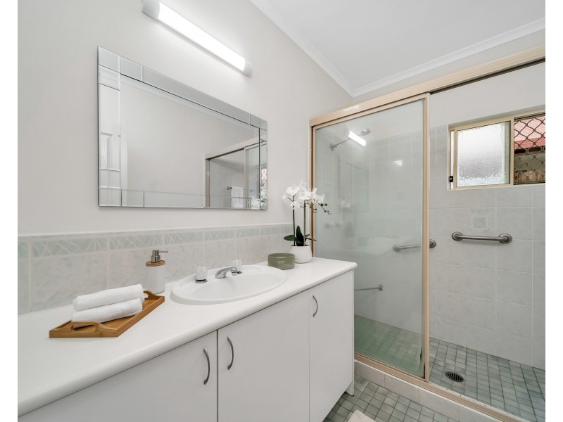 6 Silky Oak Court, Mooroobool QLD 4870