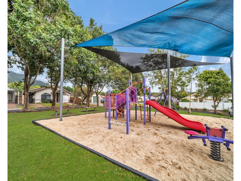 6 Silky Oak Court, Mooroobool QLD 4870