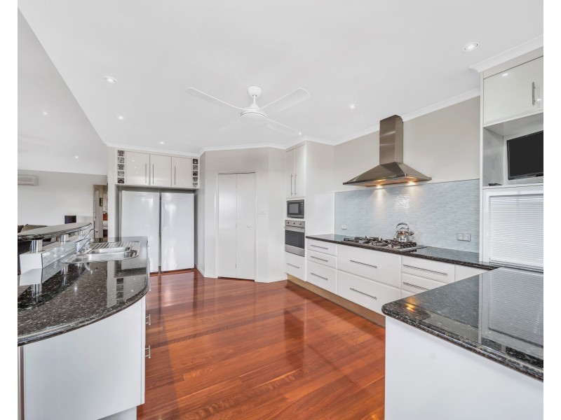 21 Minerva Avenue, Mooroobool QLD 4870