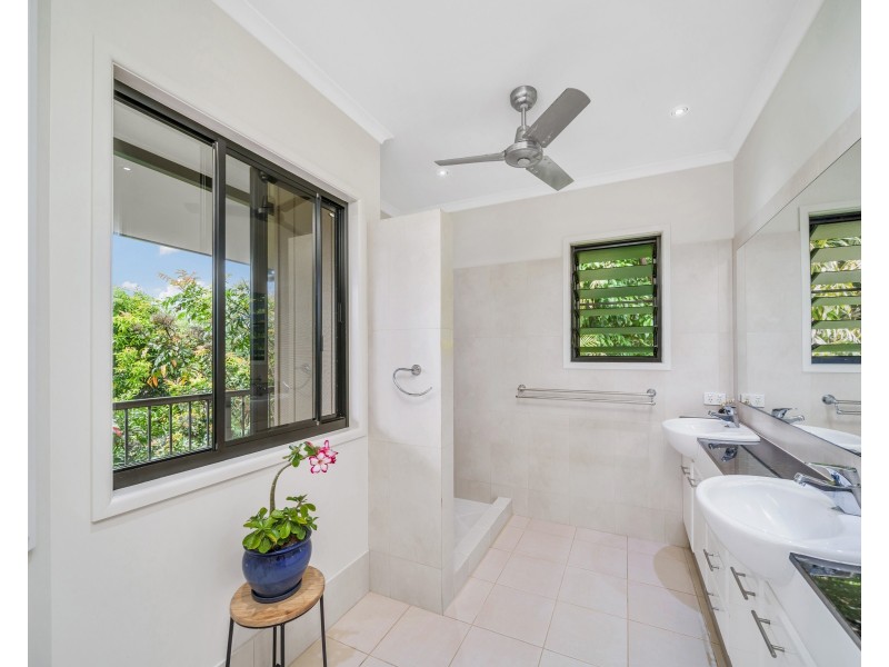 21 Minerva Avenue, Mooroobool QLD 4870