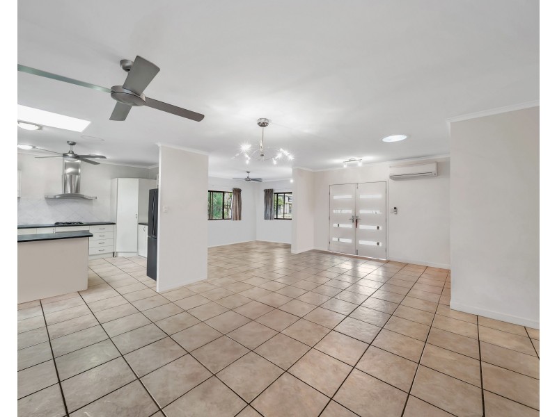 7 Di Savia Close, Whitfield QLD 4870