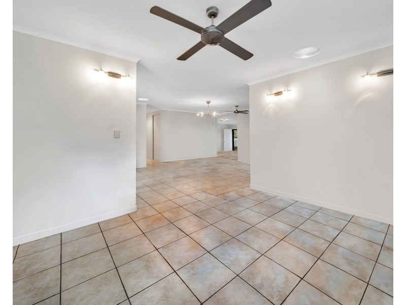 7 Di Savia Close, Whitfield QLD 4870