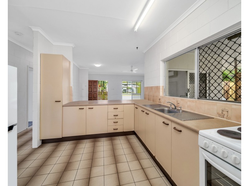 6 Hobson Drive, Brinsmead QLD 4870