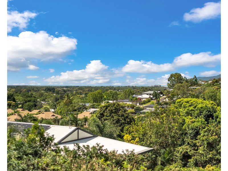 5 Torazzi Place, Mooroobool QLD 4870