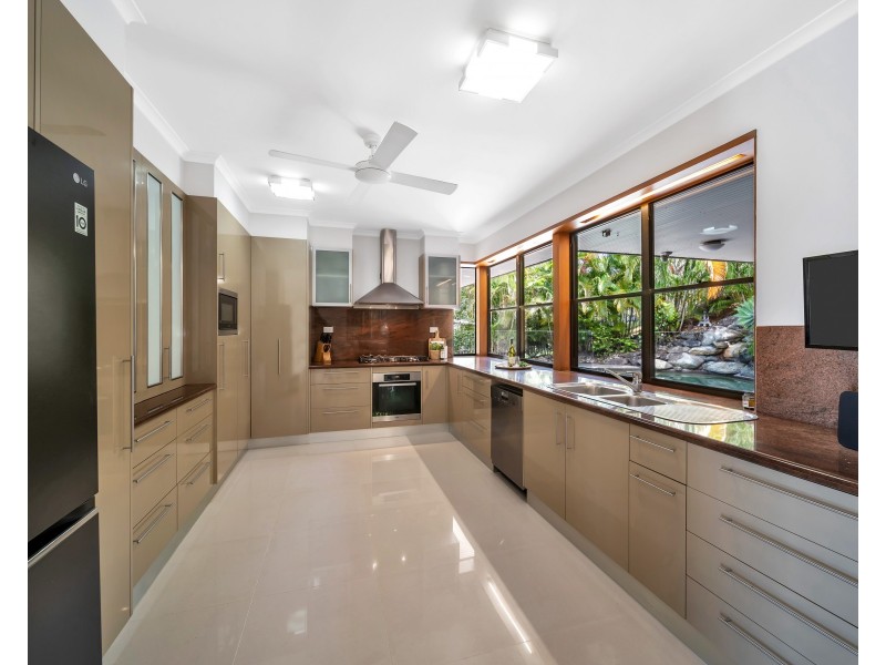 5 Torazzi Place, Mooroobool QLD 4870