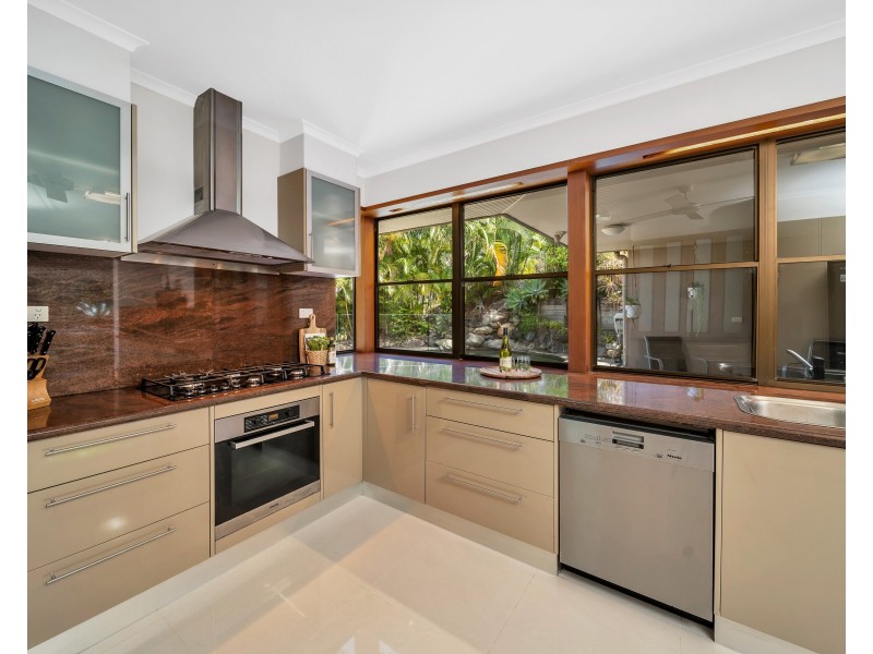 5 Torazzi Place, Mooroobool QLD 4870