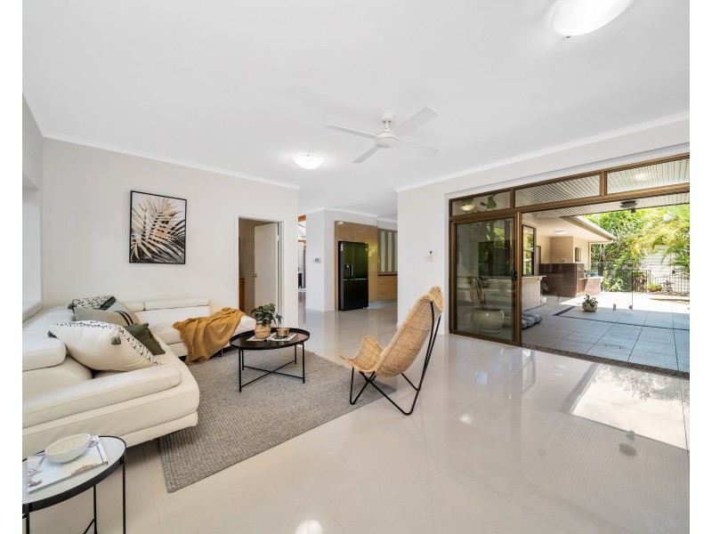 5 Torazzi Place, Mooroobool QLD 4870