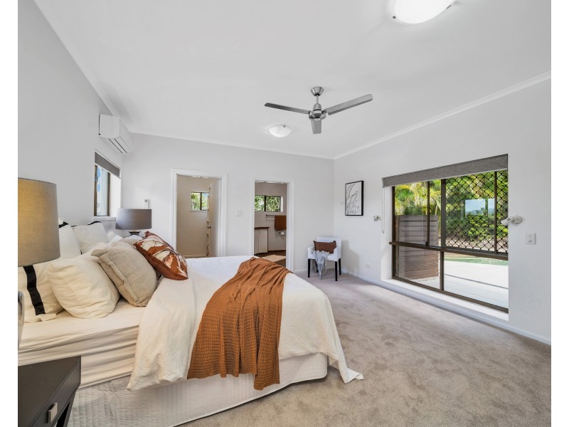 5 Torazzi Place, Mooroobool QLD 4870