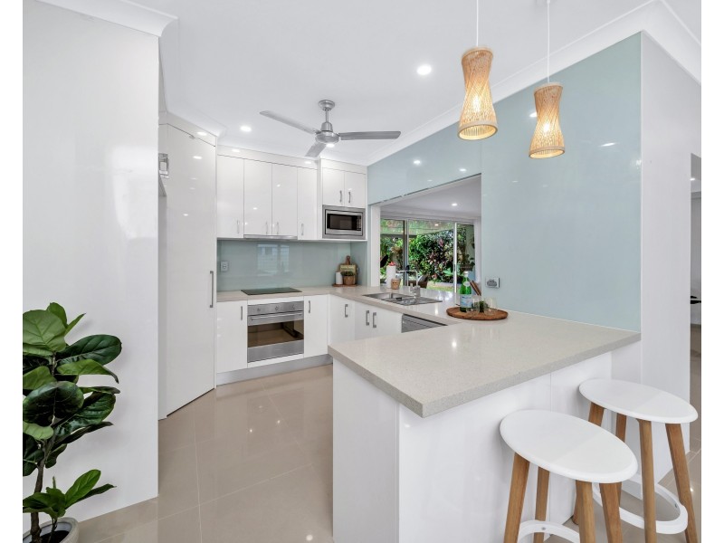 6 Lenora Close, Woree QLD 4868