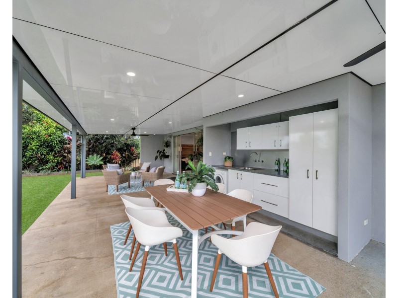 6 Lenora Close, Woree QLD 4868