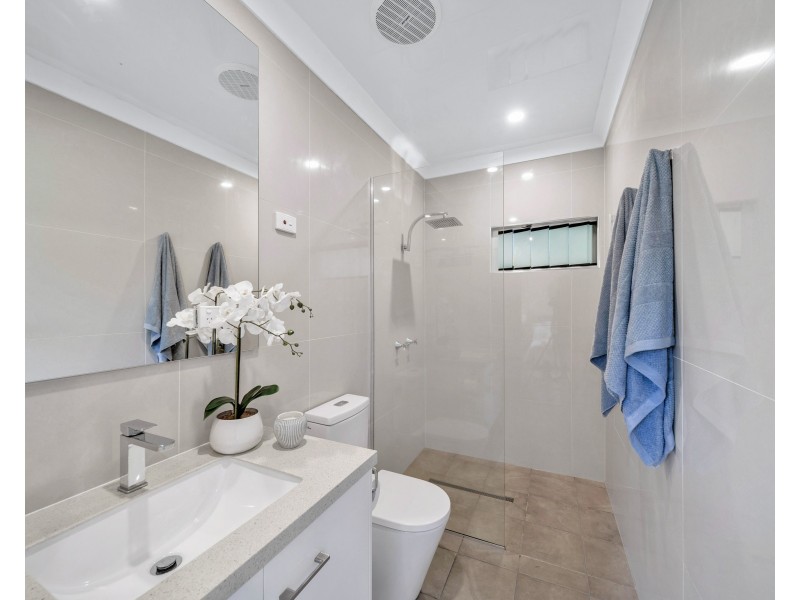 6 Lenora Close, Woree QLD 4868