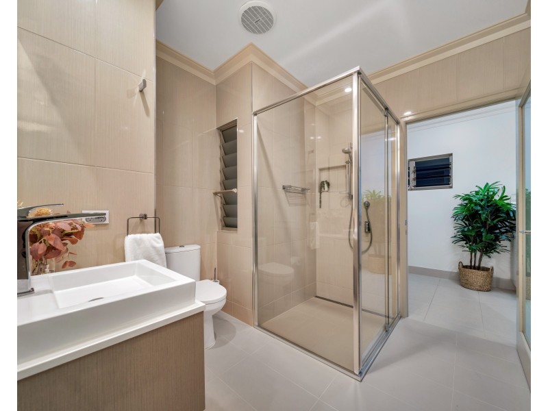 46 Koppen Terrace, Mooroobool QLD 4870