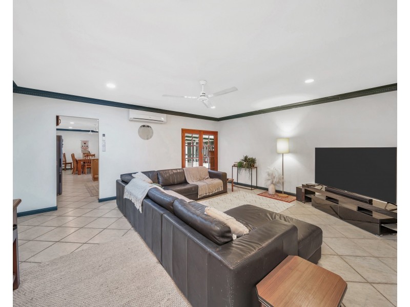 6 Dunbar Street, Mooroobool QLD 4870