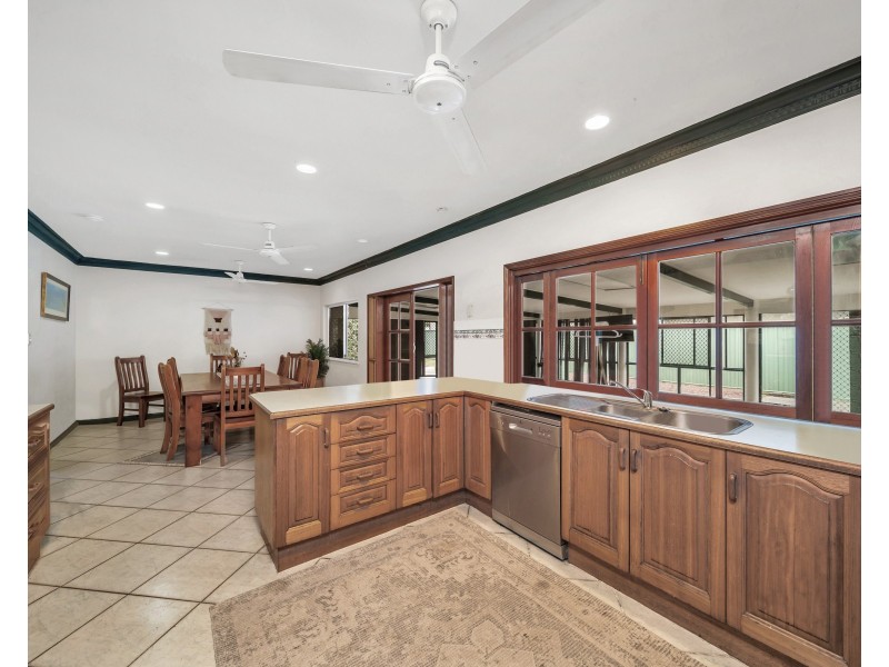 6 Dunbar Street, Mooroobool QLD 4870