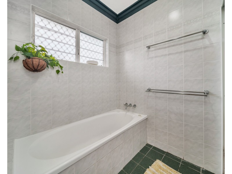 6 Dunbar Street, Mooroobool QLD 4870