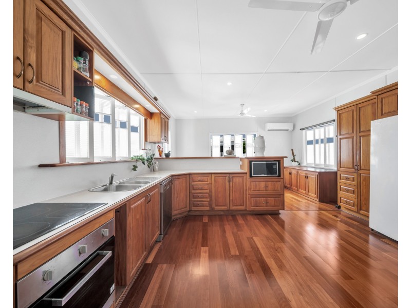 246 Aumuller Street, Westcourt QLD 4870