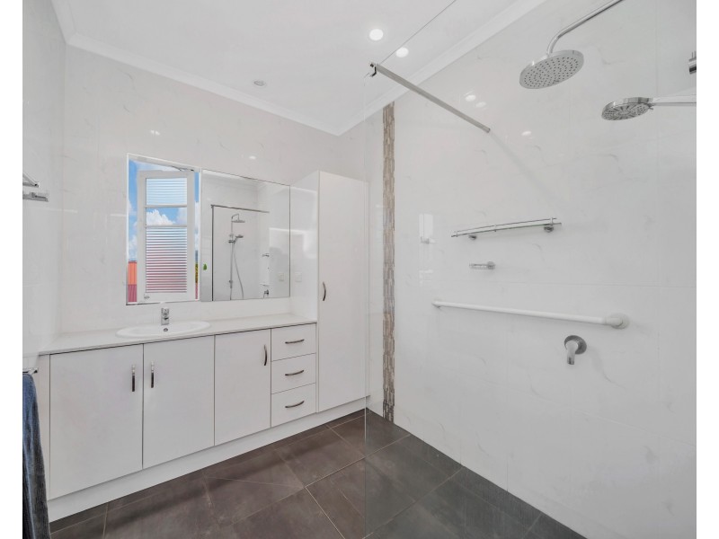 246 Aumuller Street, Westcourt QLD 4870