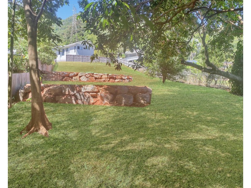 8 Tarwhine Close, Kanimbla QLD 4870