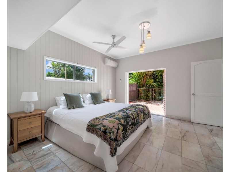 1 Price Close, Edge Hill QLD 4870