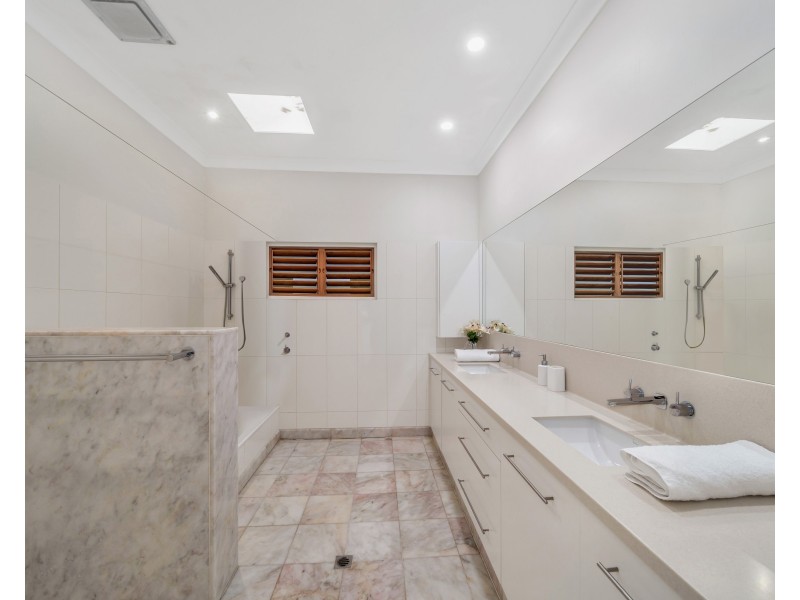 1 Price Close, Edge Hill QLD 4870