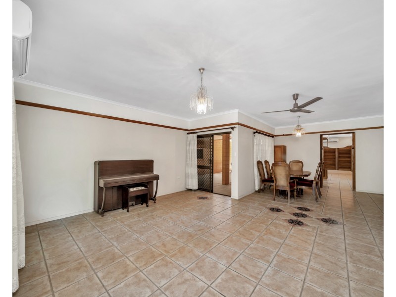 17 Cicero Close, Mooroobool QLD 4870