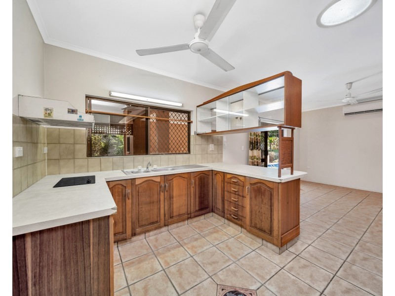 17 Cicero Close, Mooroobool QLD 4870