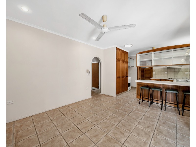 17 Cicero Close, Mooroobool QLD 4870