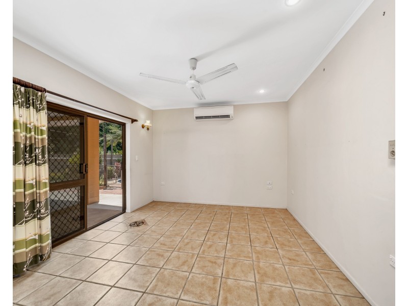 17 Cicero Close, Mooroobool QLD 4870