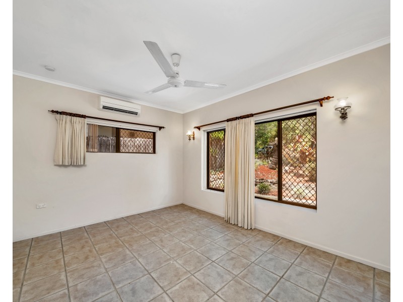 17 Cicero Close, Mooroobool QLD 4870