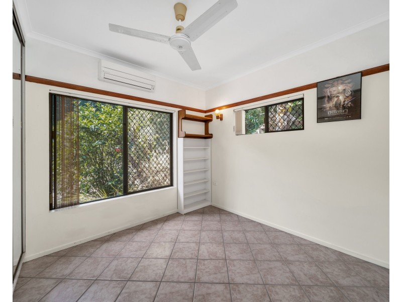 17 Cicero Close, Mooroobool QLD 4870
