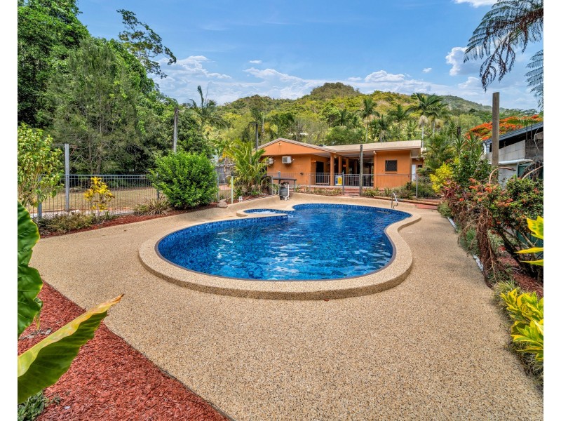 17 Cicero Close, Mooroobool QLD 4870