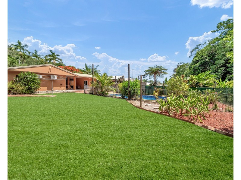 17 Cicero Close, Mooroobool QLD 4870