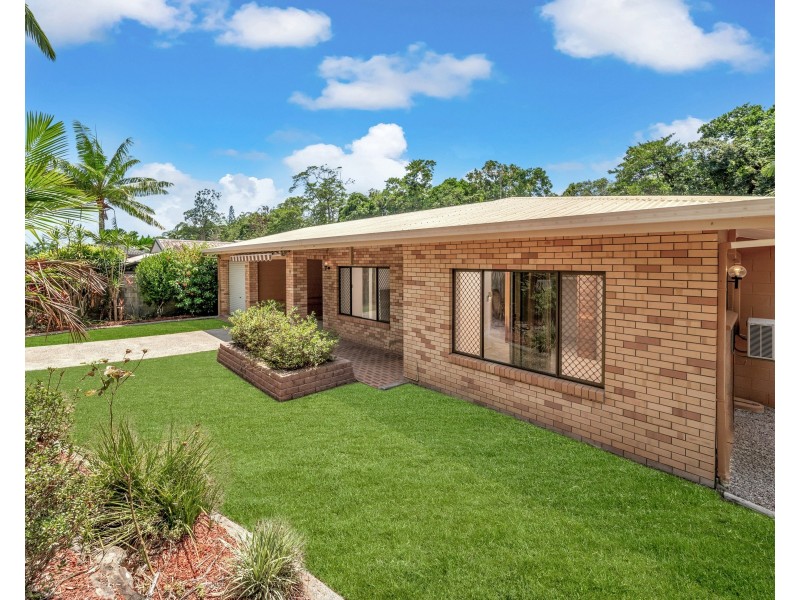 17 Cicero Close, Mooroobool QLD 4870
