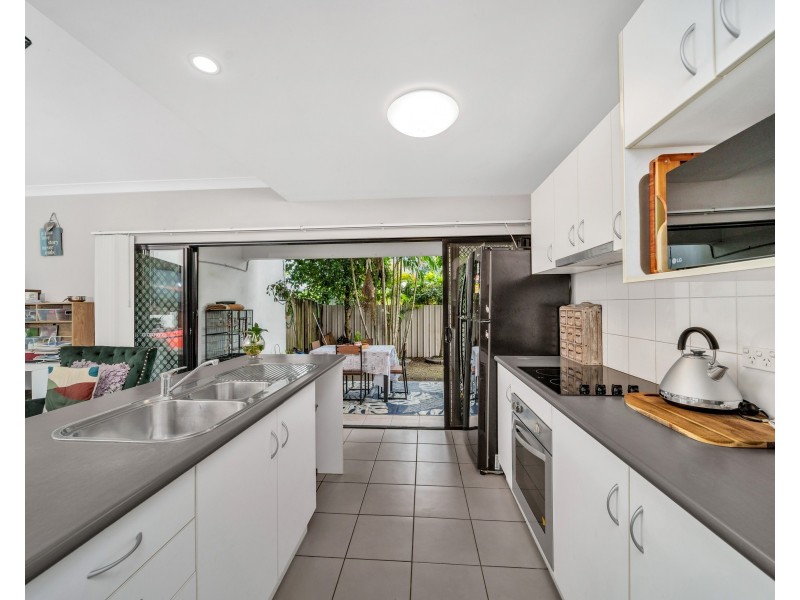 1/4-6 Olive Street, Manoora QLD 4870