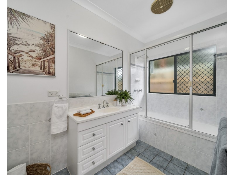 2 Sergeant Street, Kanimbla QLD 4870