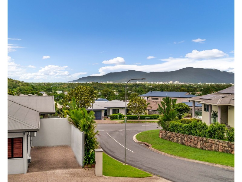 2 Sergeant Street, Kanimbla QLD 4870