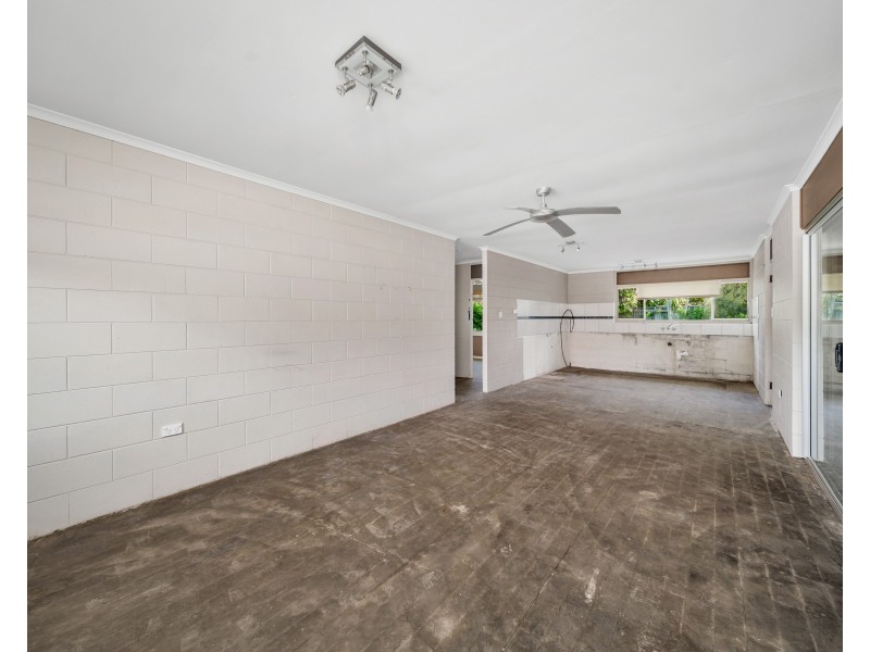 18 Bouganvillea Street, Holloways Beach QLD 4878