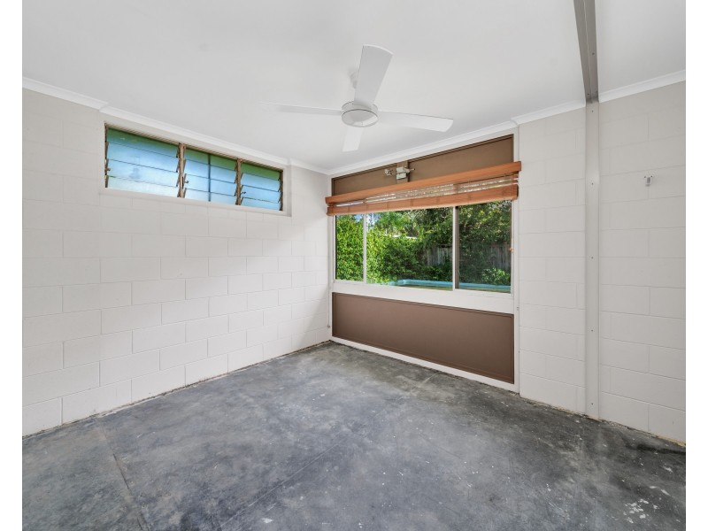 18 Bouganvillea Street, Holloways Beach QLD 4878