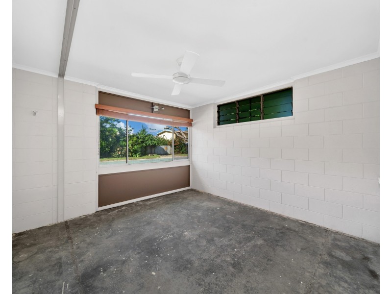 18 Bouganvillea Street, Holloways Beach QLD 4878