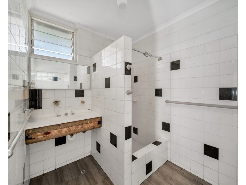 18 Bouganvillea Street, Holloways Beach QLD 4878