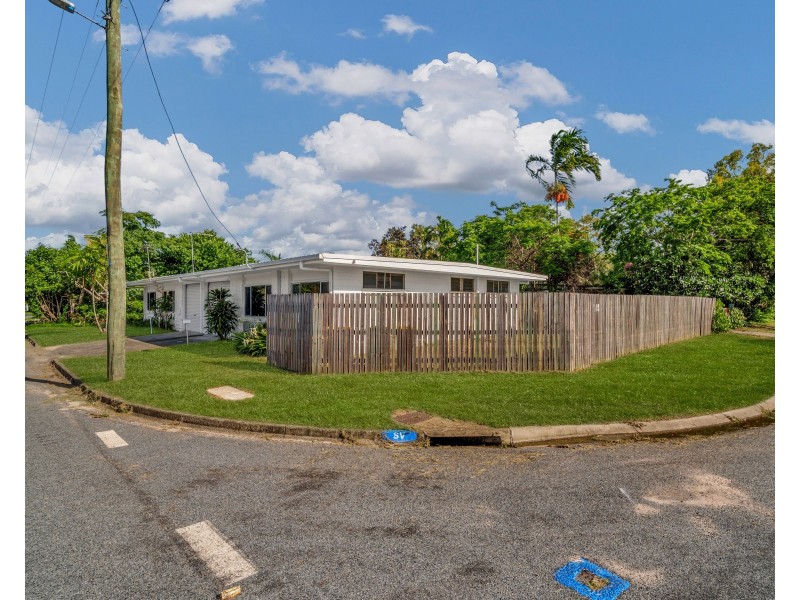 18 Bouganvillea Street, Holloways Beach QLD 4878